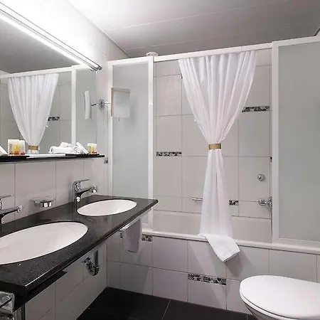 Krone Unterstrass Hotell 4*
