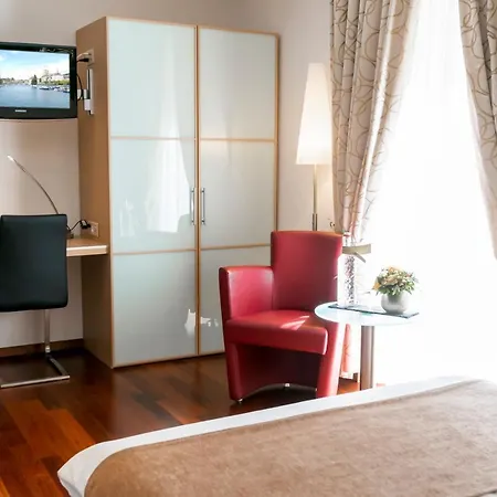 Krone Unterstrass Hotell 4*