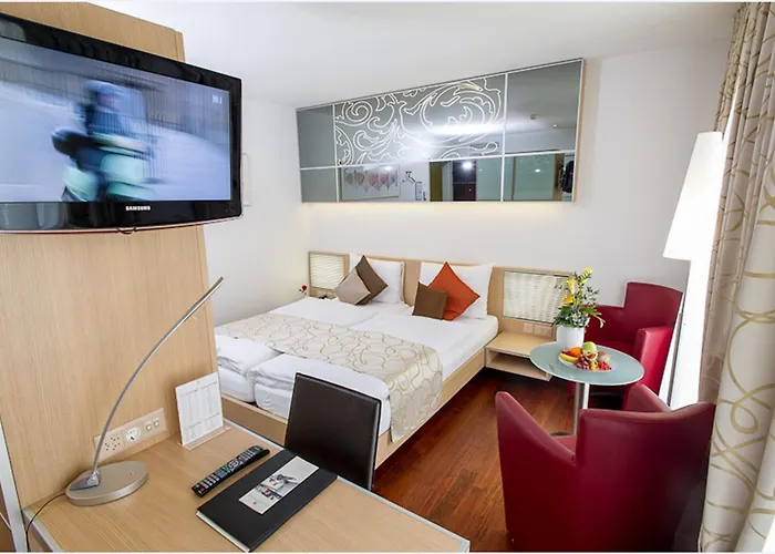 كرونه انترشتراس 4*